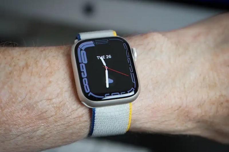 Có nên vệ sinh Apple Watch hay không?
