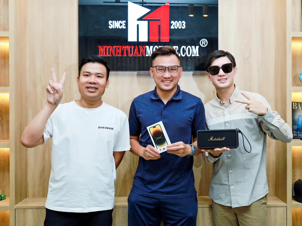 Diễn viên Bi Max điển trai bên Loa Marshall Middlenton xịn xò