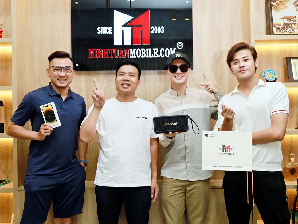 Diễn viên Bi Max điển trai bên Loa Marshall Middlenton xịn xò