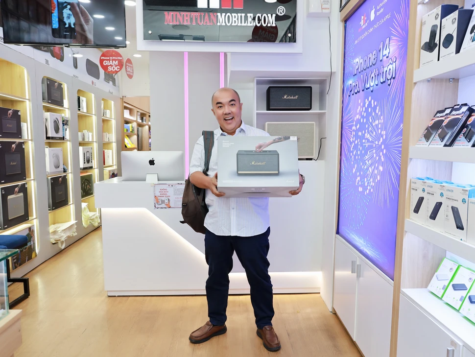 Diễn viên hài Quốc Thuận sắm loa Marshall xịn