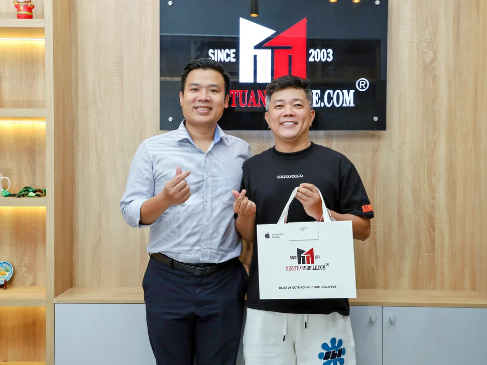 nghệ sĩ Hoàng Mèo mới đây sắm iPhone 14 Pro Max. 