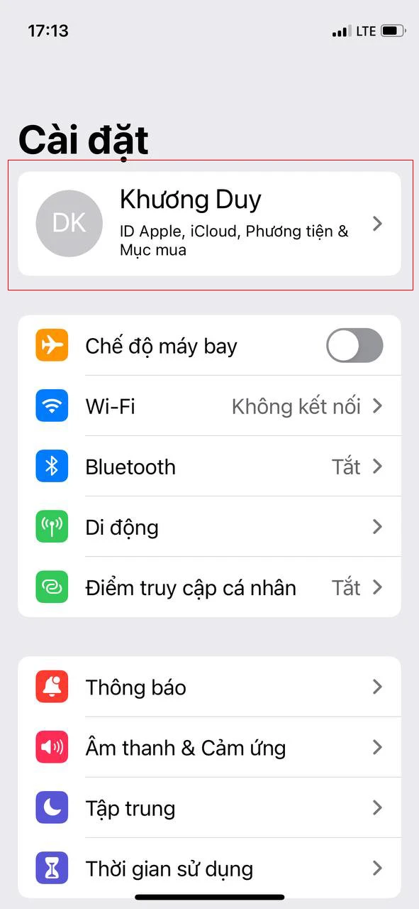 Bước 1: Mở Cài đặt > Nhấn vào Tên tài khoản Apple ID
