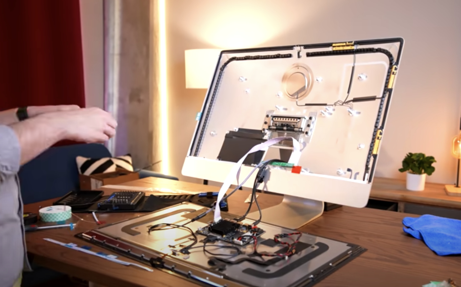 Tự chế màn hình Studio của Apple