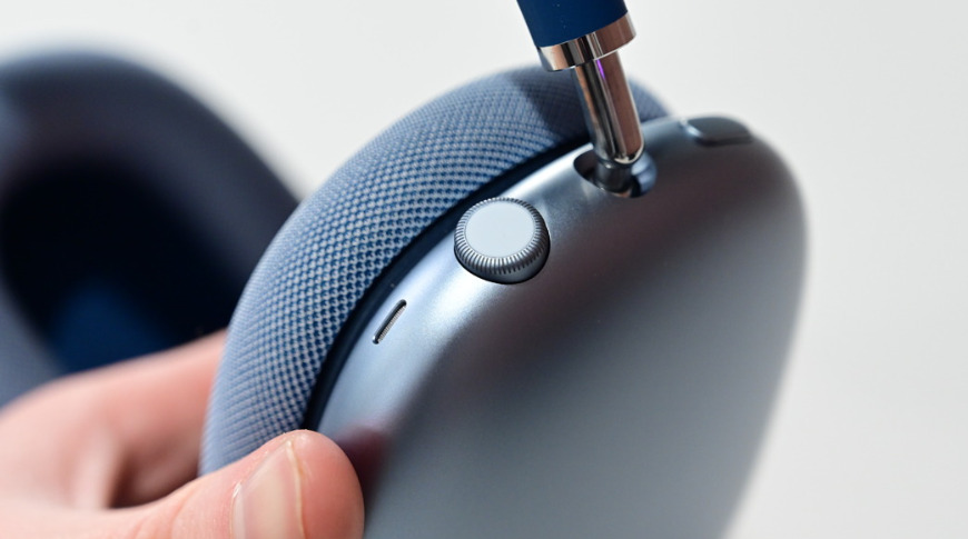 AirPods Max - nút xoay Digital Crown đa nhiệm và dễ sử dụng