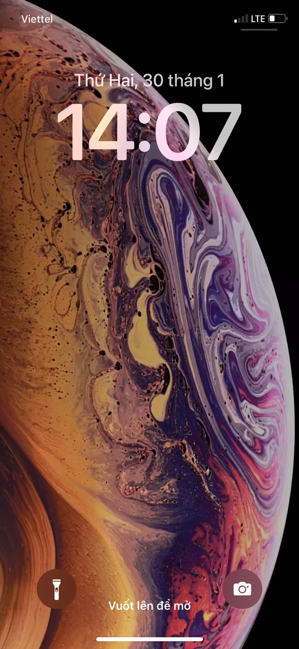 đường kẻ dưới biểu tượng pin iPhone