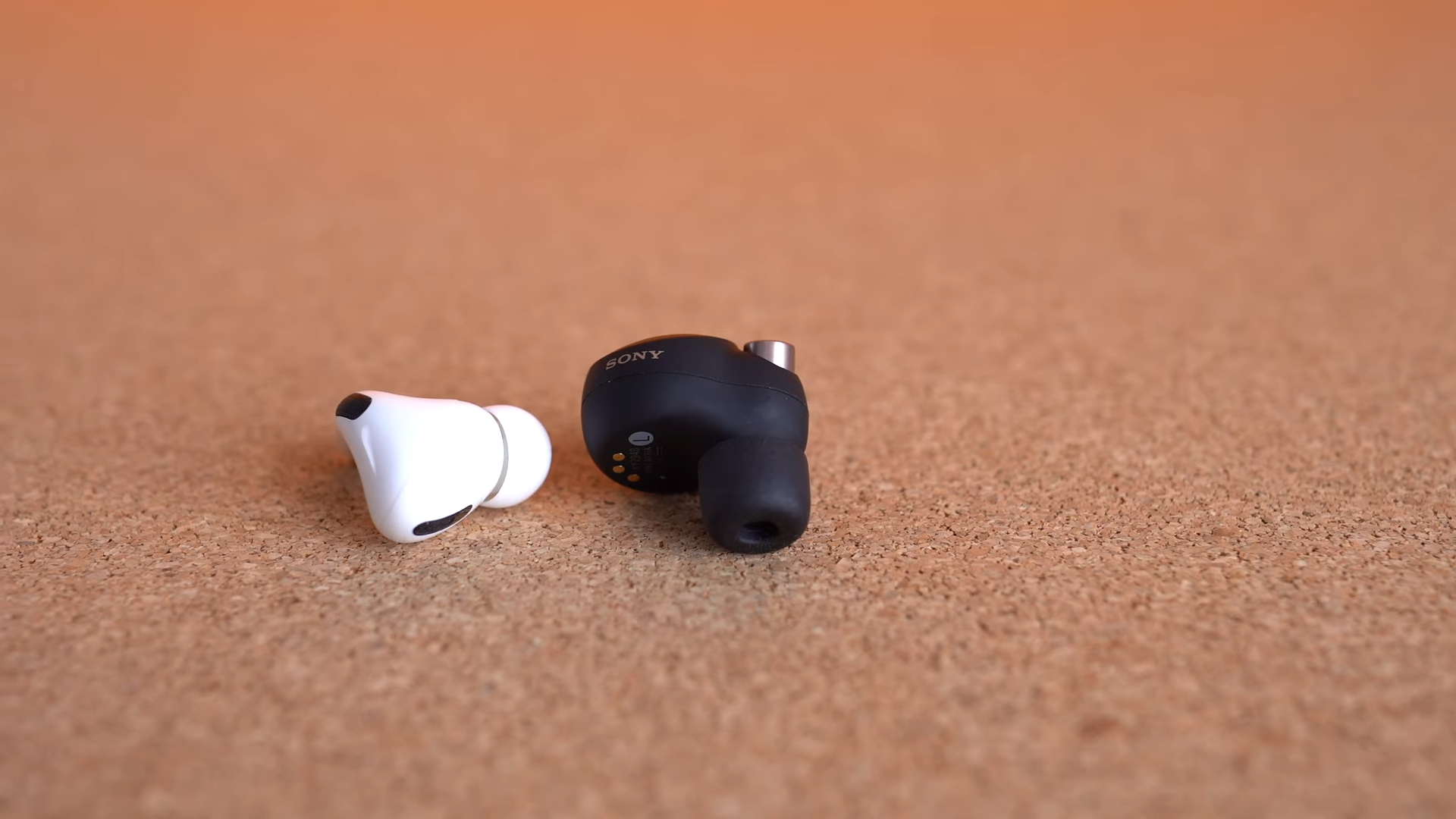 Tai nghe Sony vs tai nghe AirPods Pro