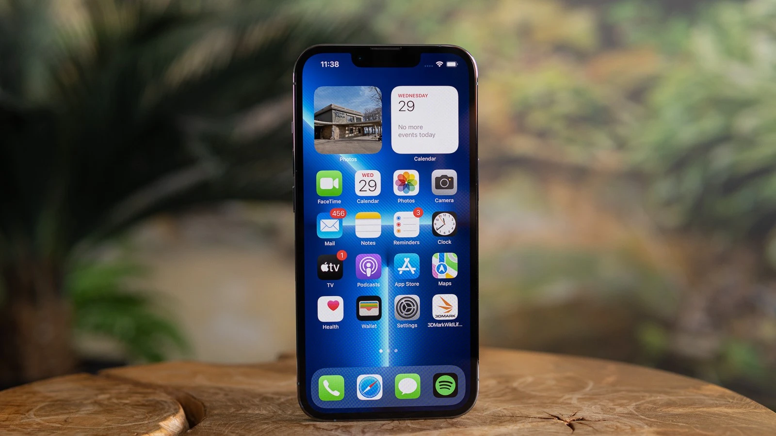 iPhone đã tăng giá lớn hơn bất kỳ điện thoại thông minh nào khác