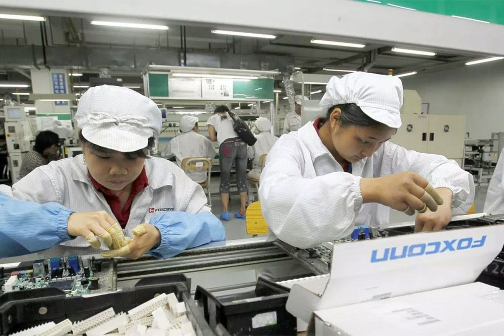 Tìm hiểu về quá trình sản xuất ra một chiếc iPhone: Từ linh kiện đến thành phẩm cuối cùng.