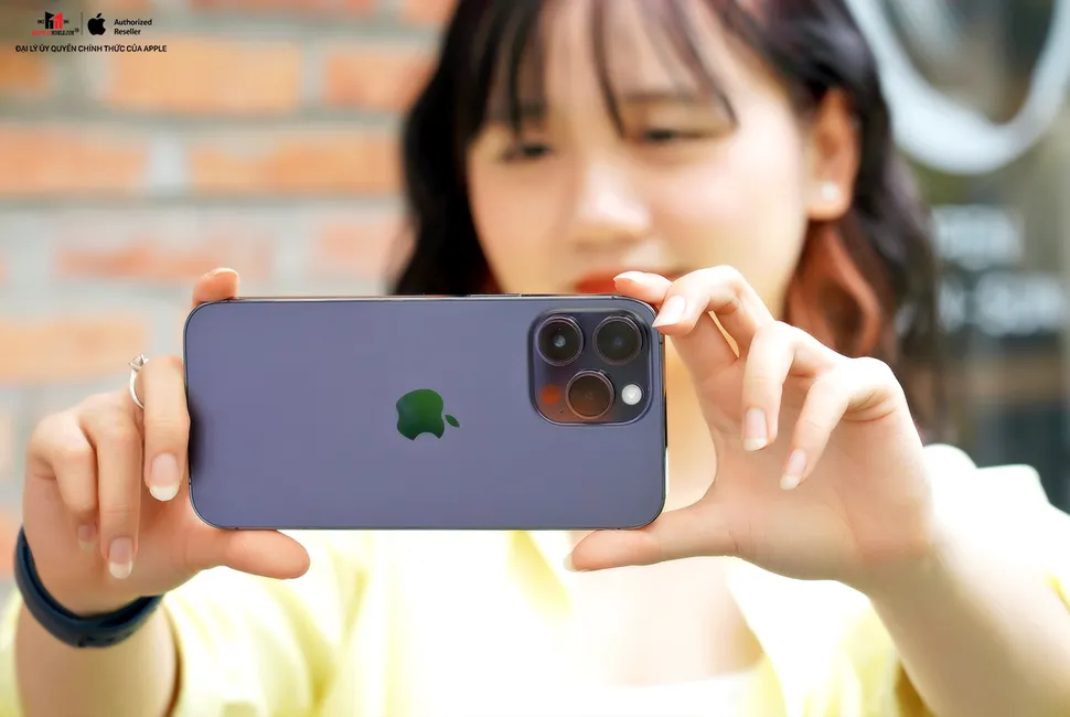 Giá thay pin iPhone 2023