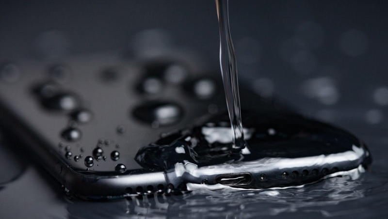 Chuyện gì xảy ra nếu như không cấp cứu kịp thời khi iPhone bị vô nước