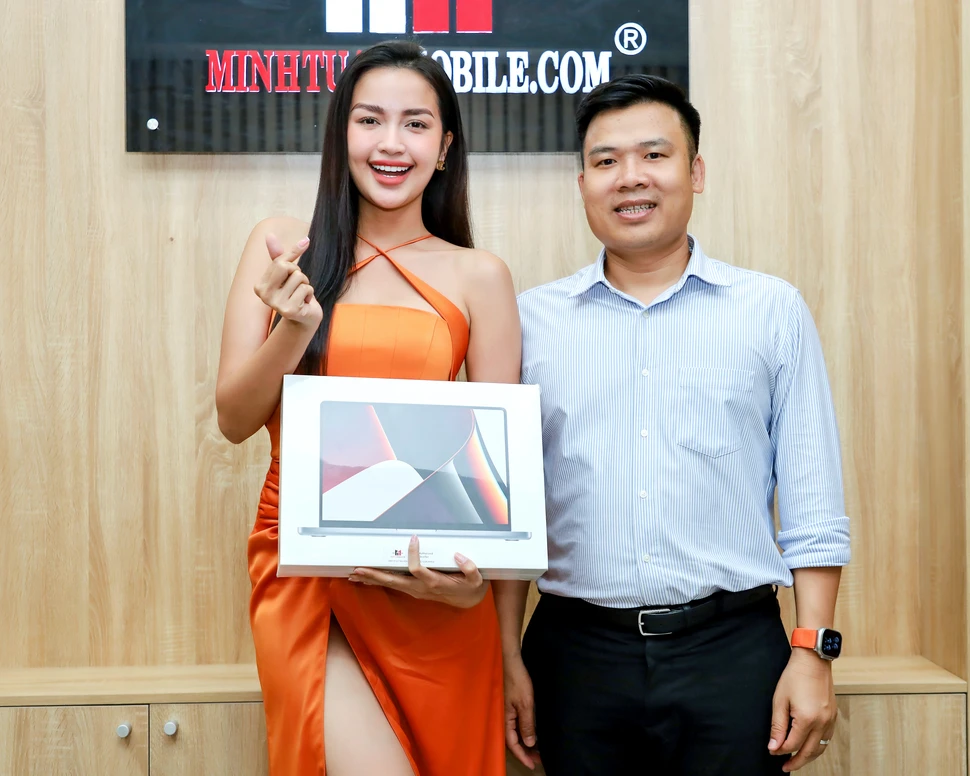 Hoa hậu Ngọc Châu sang chảnh bên Macbook Pro M2