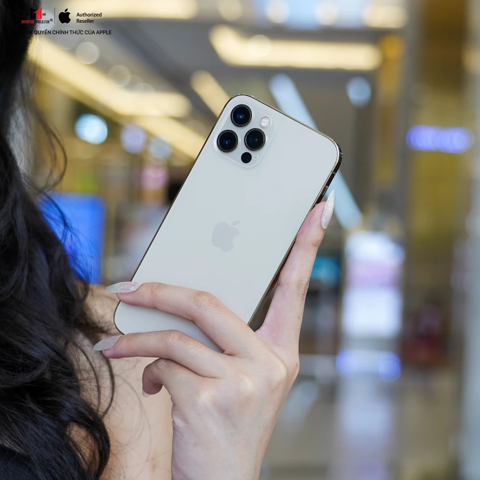 iPhone 11 Pro Max có thời lượng pin lên đến cả ngày. 