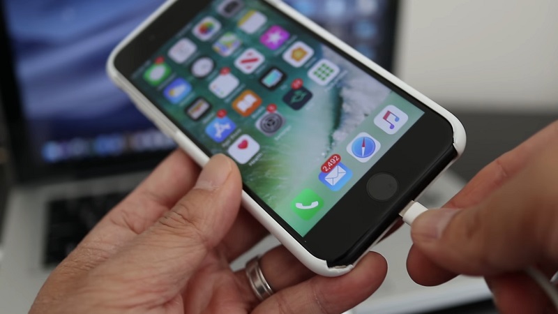 kết nối với iPhone cũ qua dây cáp