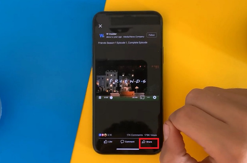 Mở video trên Facebook mà bạn muốn tải về
