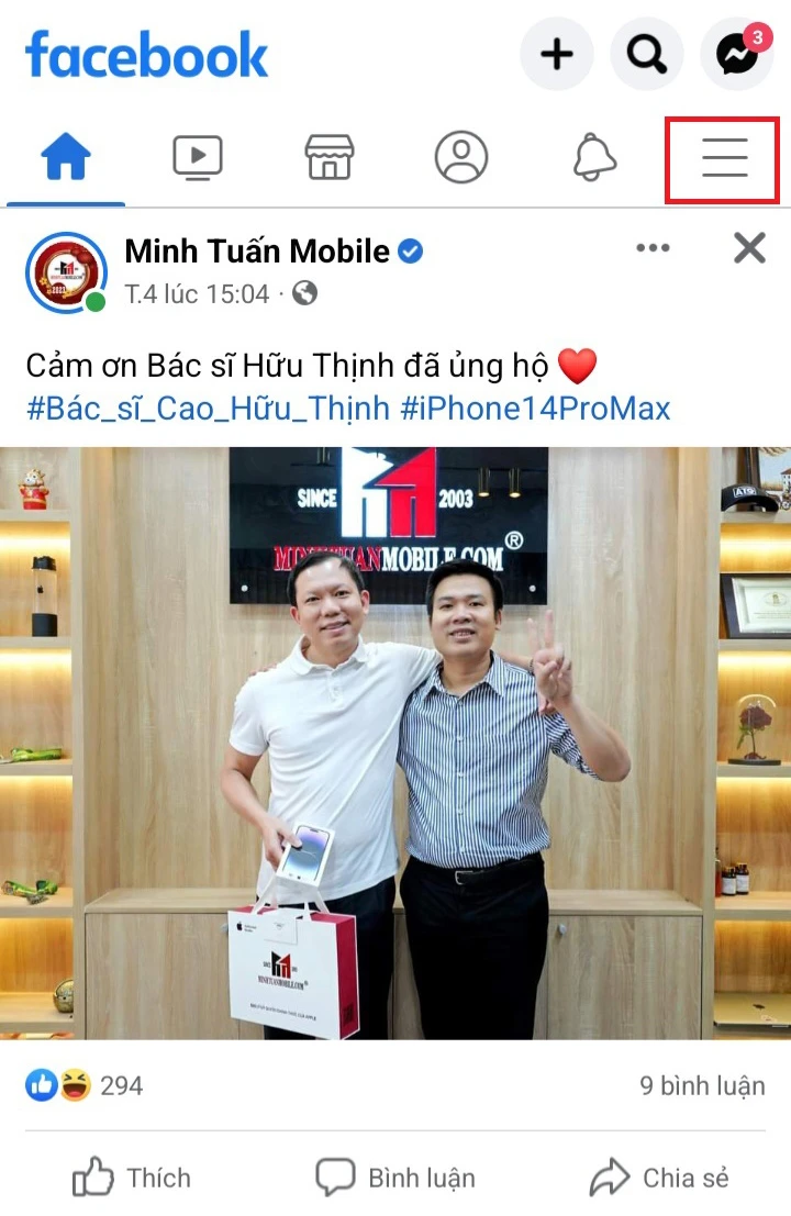 Bước 1: Mở ứng dụng Facebook. Nhấn biểu tượng dấu 3 gạch nằm ngang ở góc trên phía bên phải màn hình.