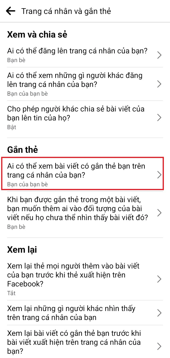 Bước 4: Vào gắn thẻ chọn Ai có thể xem bài viết có gắn thẻ bạn trên trang cá nhân của bạn ?. Sau đó tích chọn.&nbsp;