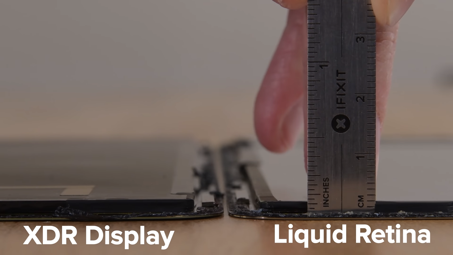 Màn hình iPad M1 2021 dày hơn so với bản tiền nhiệm