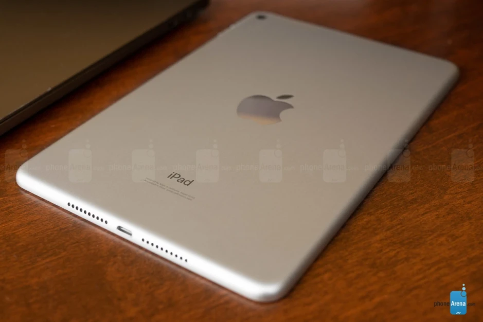 Cổng kết nối và loa trên iPad mini 6