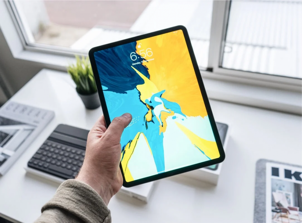 Lại 1 phiên bản iPad Pro mới được Apple ra mắt trong 2022, kỉ nguyên sức mạnh vượt trội với con chip M2 mới 10 nhân GPU giúp xử lý đồ hoạ nhẹ nhàng và nâng cấp hơn so với iPad Pro M1 trước đó. 
