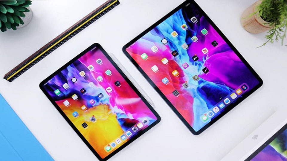 Phiên bản 12.9 inch là phiên bản iPad Pro màn hình lớn nhất của Apple, sử dụng tấm nền Liquid Retina XDR và công nghệ Mini-LEDs cho hình ảnh sắc nét và chân thực nhất. Màn hình với tần số quét 120Hz và độ sáng lên đến 1000 nits toàn màn hình, đỉnh cao là 1600 nits với chỉ nội dung HDR. Với các đầu tư khủng về màn hình, iPad Pro M2 12.9 inch cho người dùng trải nghiệm hình ảnh tuyệt đẹp, sắc nét. Ngoài ra không gian đa nhiệm cũng rộng rãi để không ngừng sáng tạo.