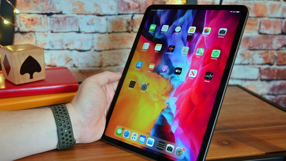 iPad Pro 2022 hỗ trợ kết nối wifi siêu nhanh chuẩn wifi 6E giúp gia tăng tốc độ tải và upload gấp đôi. Người dùng có thể vô tư sử dụng thiết bị với tốc độ mạng cao và ổn định để tải ảnh, tài liệu nặng chỉ trong tíc tắc.