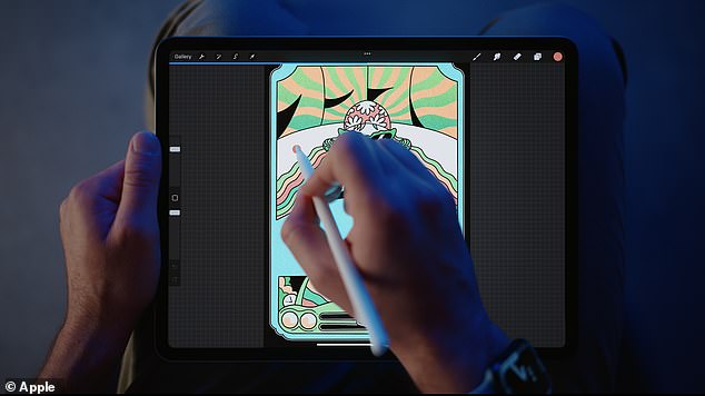 iPad Pro M2 2022 hỗ trợ sử dụng Apple Pencil  2 mới nhất của Apple. Với tính năng Apple Pencil hover cải tiến, chiếc bút sẽ trở nên nhạy bén hơn khi sử dụng trên iPad Pro. Chỉ cần đưa ngòi bút đến gần màn hình 12mm, hệ thống sẽ tự phóng to tác vụ hướng đến trên cơ sở không gian ba chiều, cho việc tương tác tốt hơn và chính xác hơn. Việc sử dụng Apple Pencil trên iPad sẽ tiện lợi trong việc ghi chép, thỏa sức sáng tạo vẽ vời trên không gian lớn kèm khả năng vuốt chạm mượt mà.