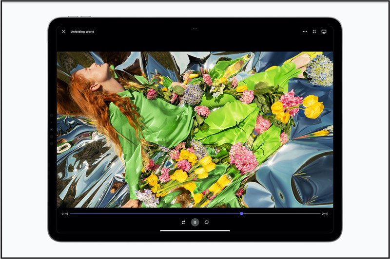 Camera của iPad Pro M2 2022 vẫn duy trì camera góc rộng 12MP,  ƒ/1.8 và Camera góc siêu rộng: 10MP, ƒ/2.4. Sự cộng hưởng cho bức ảnh chụp hoàn hảo và chân thực. Cùng với sức mạnh của chíp M2 trong xử lý hình ảnh, người dùng có thể quay video chuẩn ProRes nhanh hơn gấp 3 lần, tạo ra các bản video với chất lượng xuất sắc như ở rạp phim từ 1 chiếc iPad bình thường. 