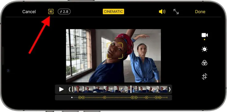 Biểu tượng hình vuông màu vàng cho thấy theo dõi thủ công đang bật