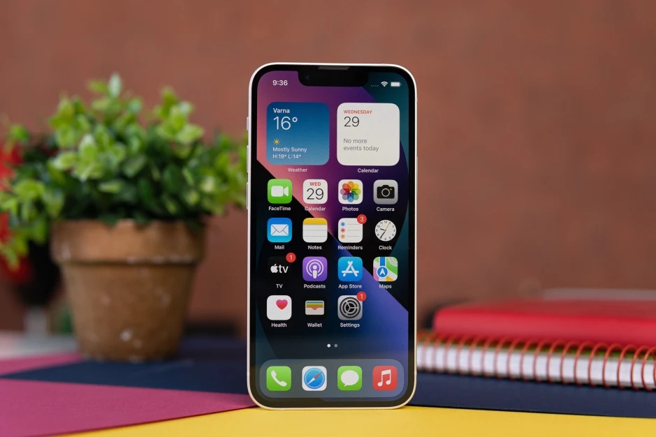 Thiết kế cạnh phẳng trên iPhone 13 Series