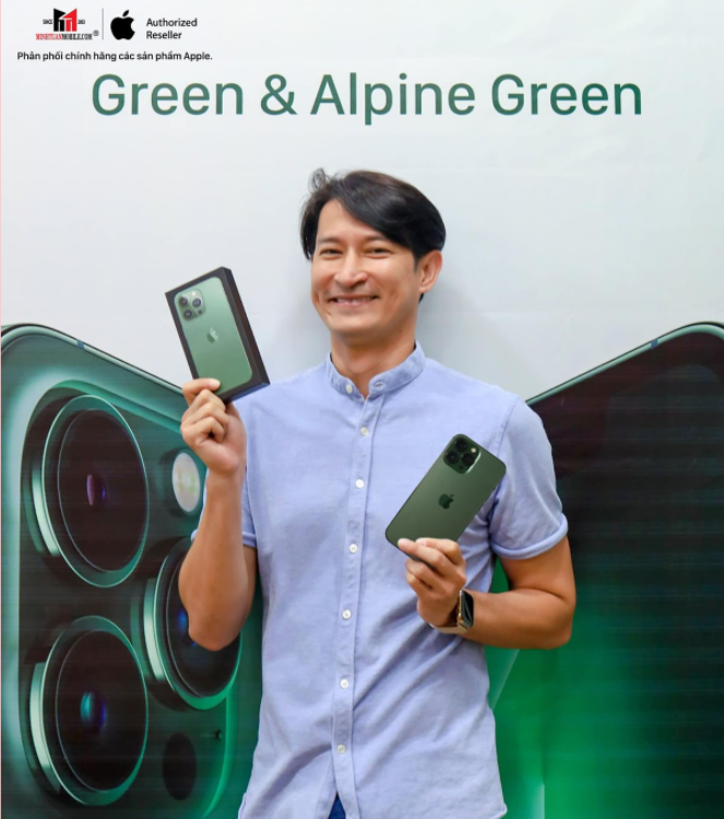 Diễn viên Huy Khánh sở hữu iPhone 13 Pro Max màu xanh rừng thông tại Minh Tuấn Mobile