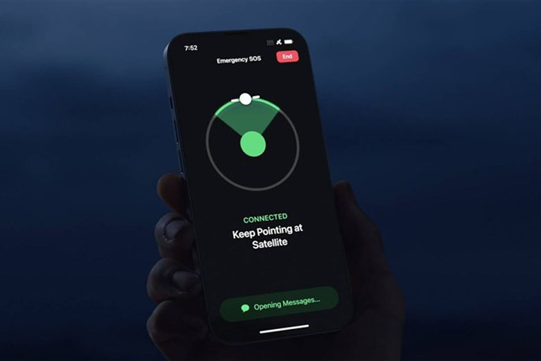 Theo thông tin từ Apple, iPhone 14 Series năm nay có khả năng SOS khẩn cấp qua vệ tinh, nhằm kêu gọi sự giúp đỡ khi gặp sự cố khi gặp tình huống khẩn cấp, ngay cả khi ở ngoài phạm vi phủ sóng của WiFi hoặc mạng di động.