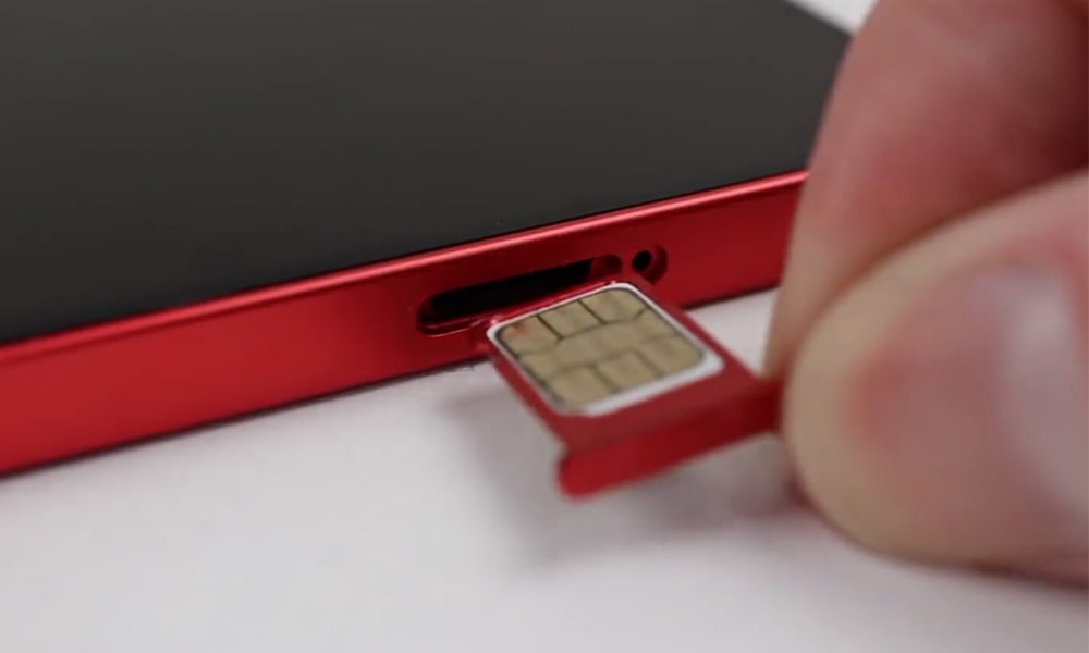 Khắc phục iPhone bắt sóng kém bằng cách tháo lắp sim 