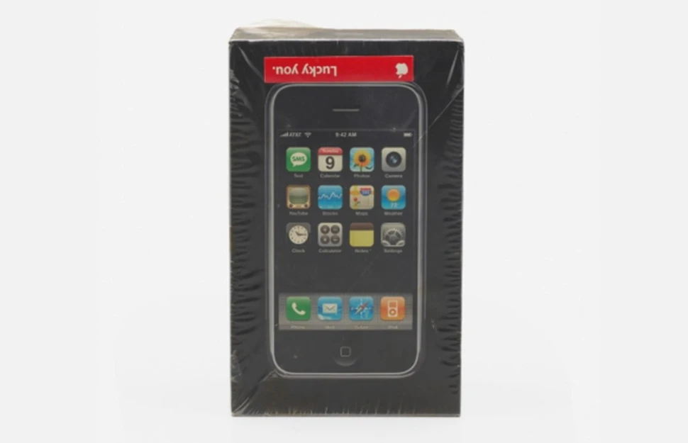 iPhone nguyên bản với dòng chữ 