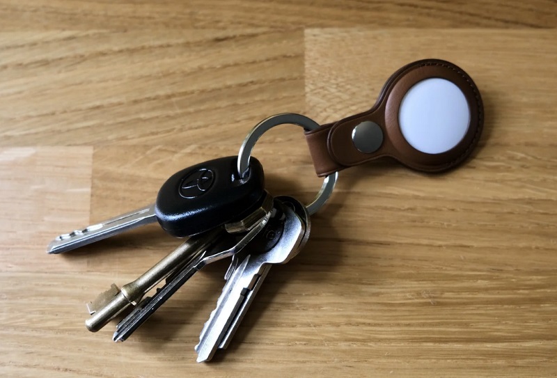 Gắn AirTag vào chìa khóa 