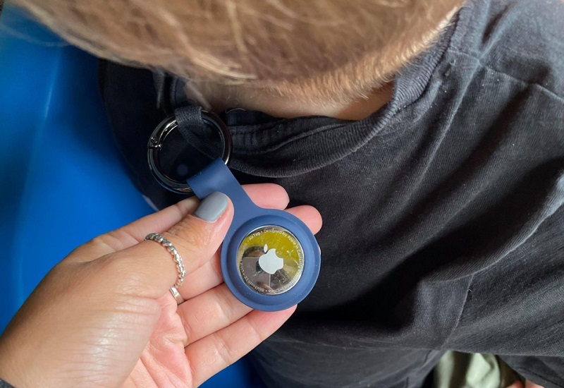 Định vị con bạn qua AirTag