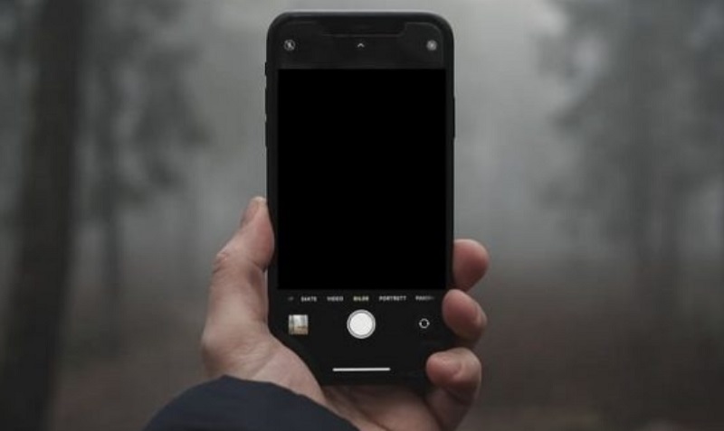 Camera trước hiển thị màu đen