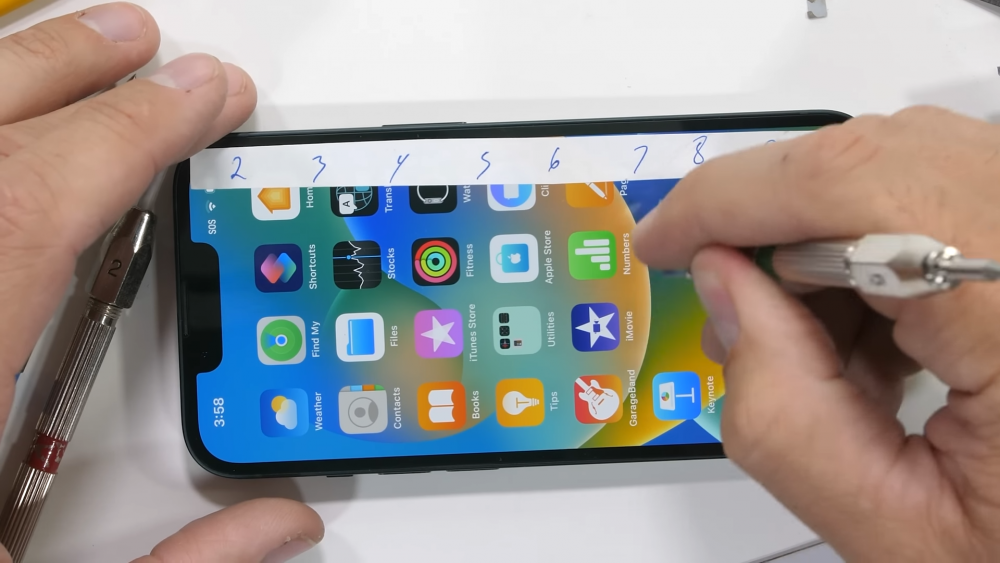 Kiểm tra độ bền của iPhone 14 series