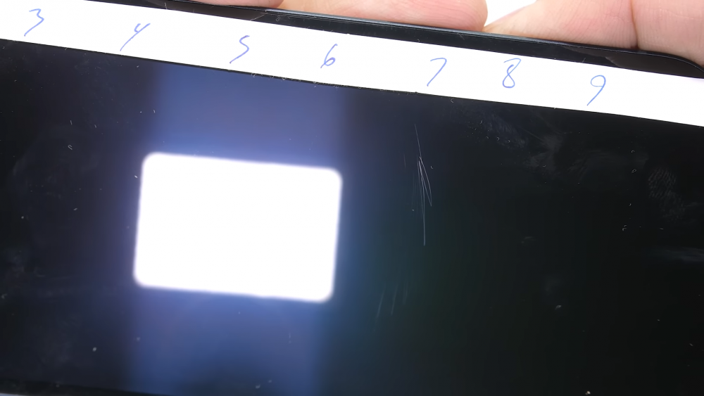 Kiểm tra độ bền của iPhone 14 series