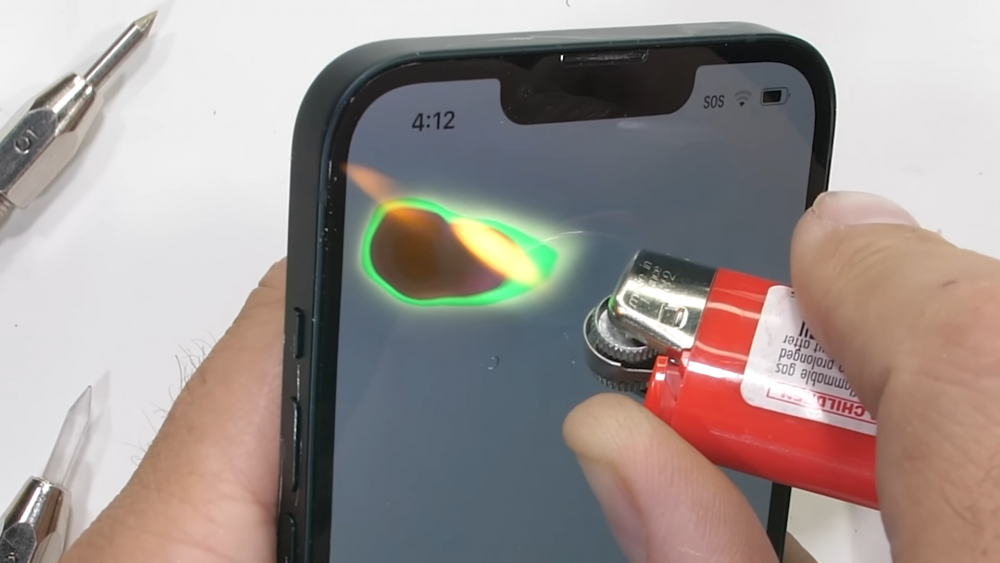 Kiểm tra độ bền của iPhone 14 series