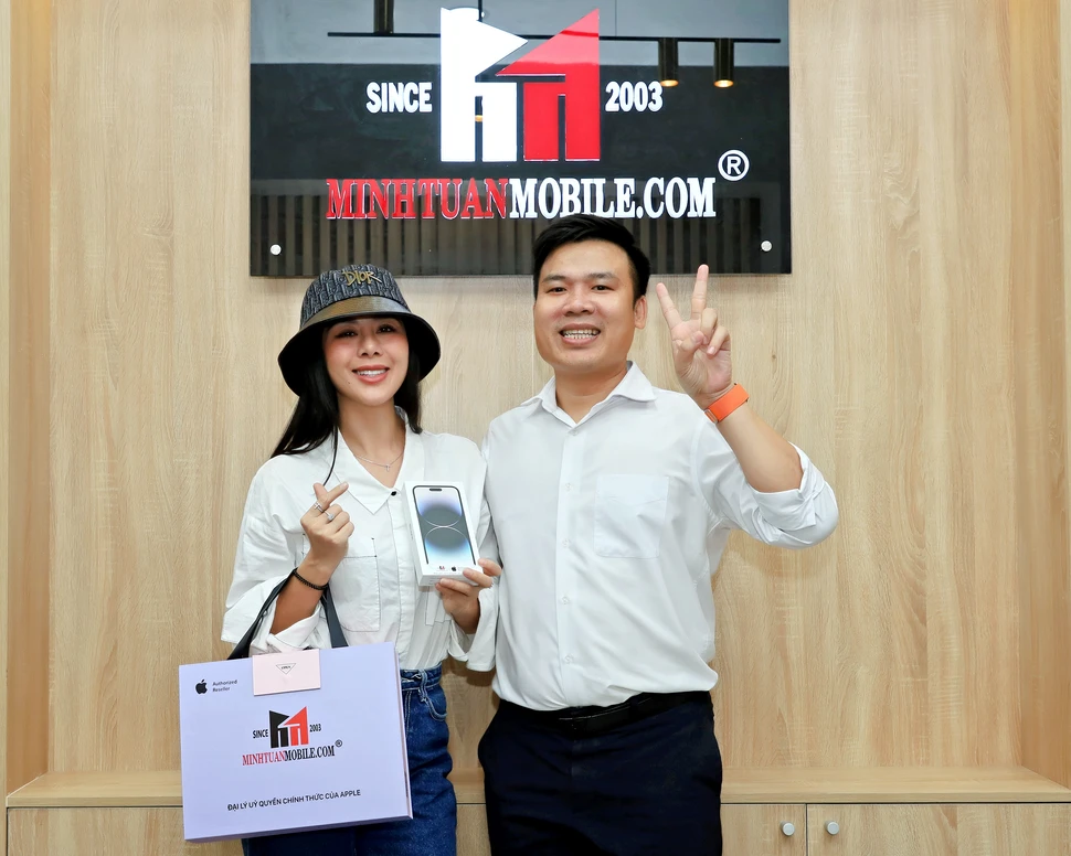 Kiều nữ làng hài Nam Thư tậu iPhone 14 Pro Max