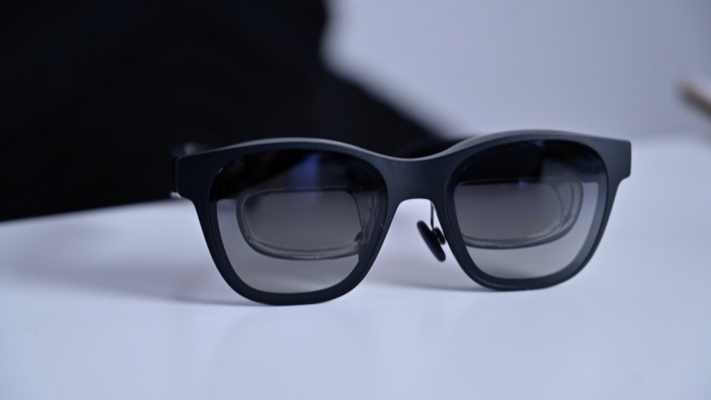 Kính Nreal Air AR có thể giúp iPhone của bạn trở thành màn hình 130 feet