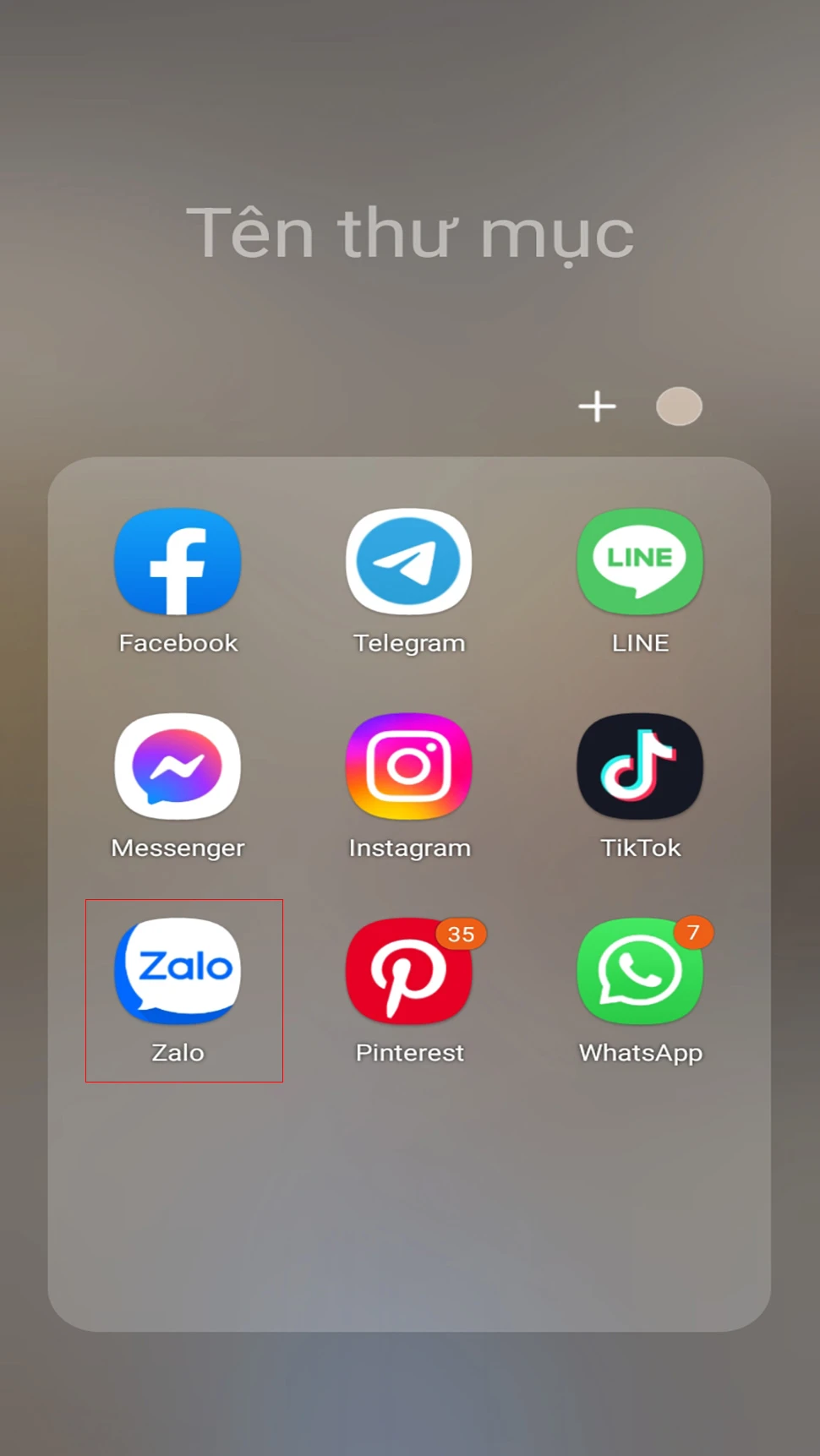 Bước 1: Mở Zalo > nhấn chọn Danh bạ > Tìm tên Zalo muốn xem số điện thoại > chọn Tài khoản Zalo.