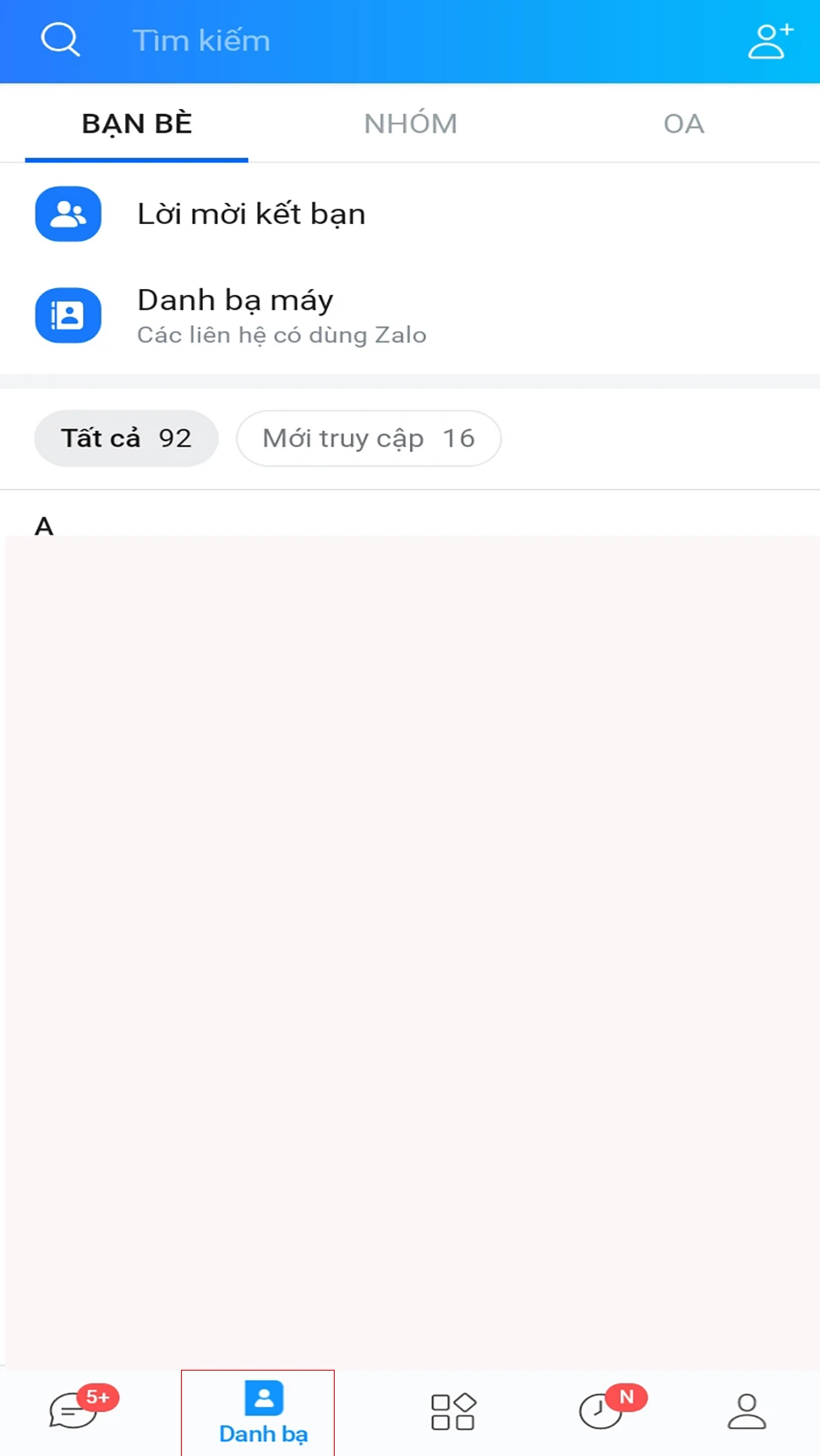 Bước 1: Mở Zalo > nhấn chọn Danh bạ > Tìm tên Zalo muốn xem số điện thoại > chọn Tài khoản Zalo.