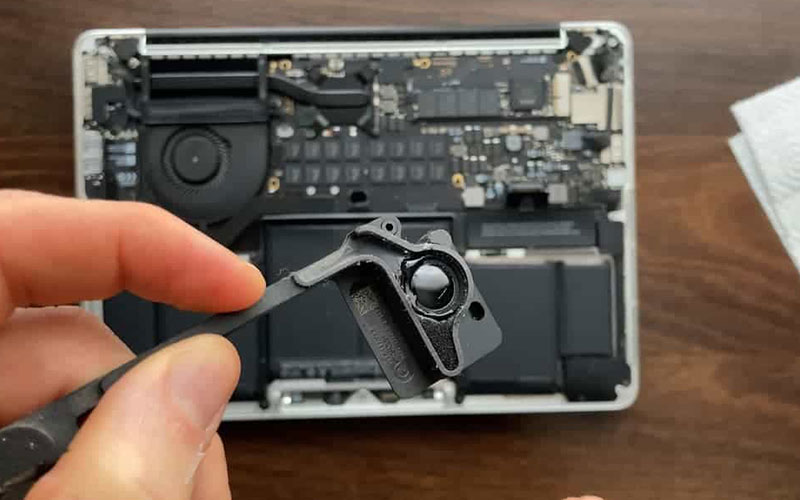 Màng loa Macbook bị rách