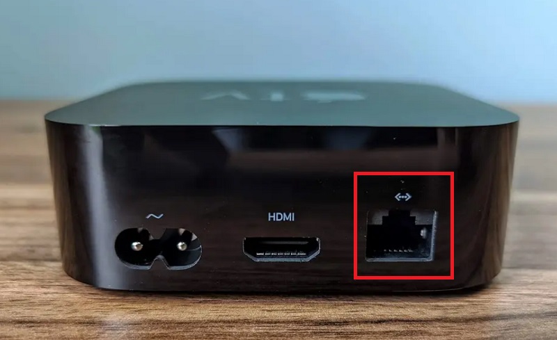 Tiếp tục sử dụng cổng Ethernet quen thuộc 