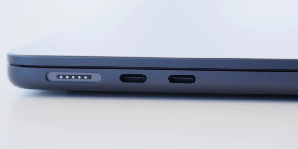 MacBook Air M2 midnight