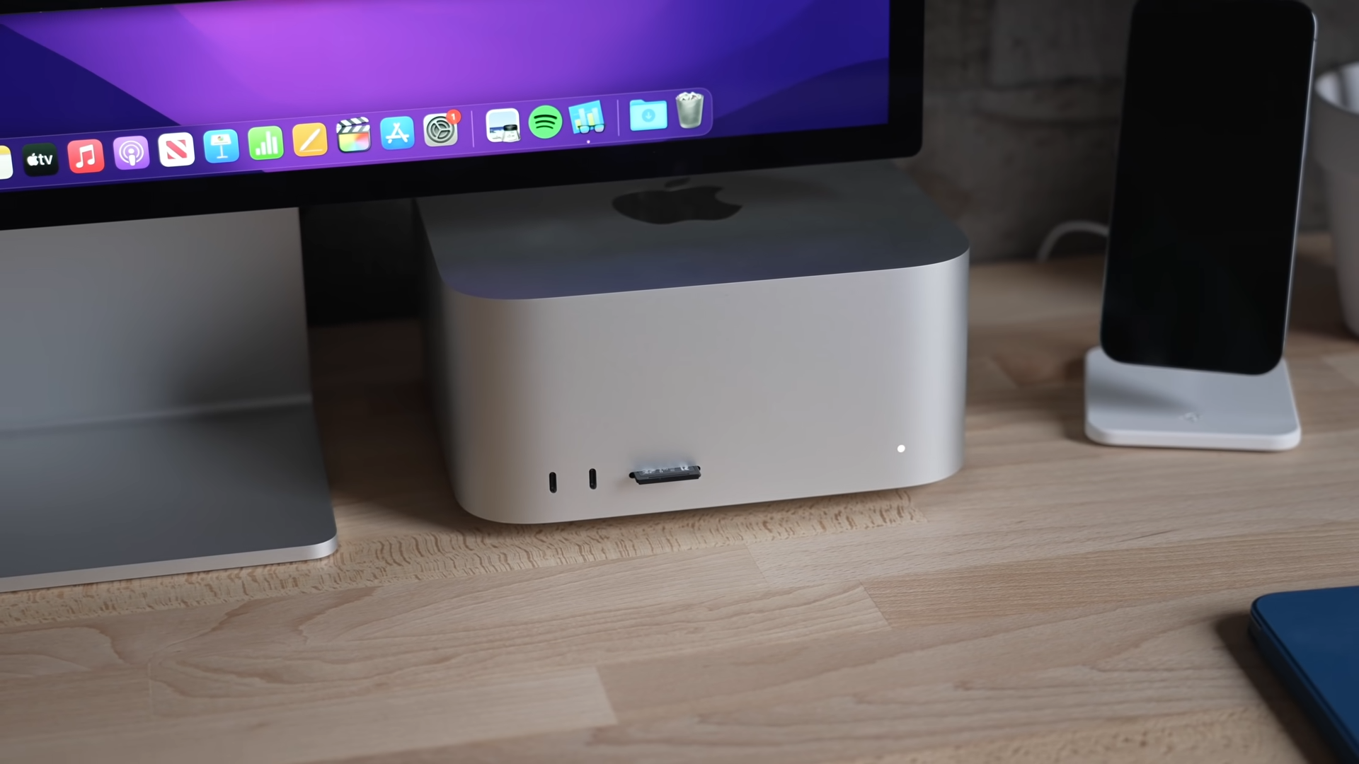 Mac Studio Vs MacBook Pro