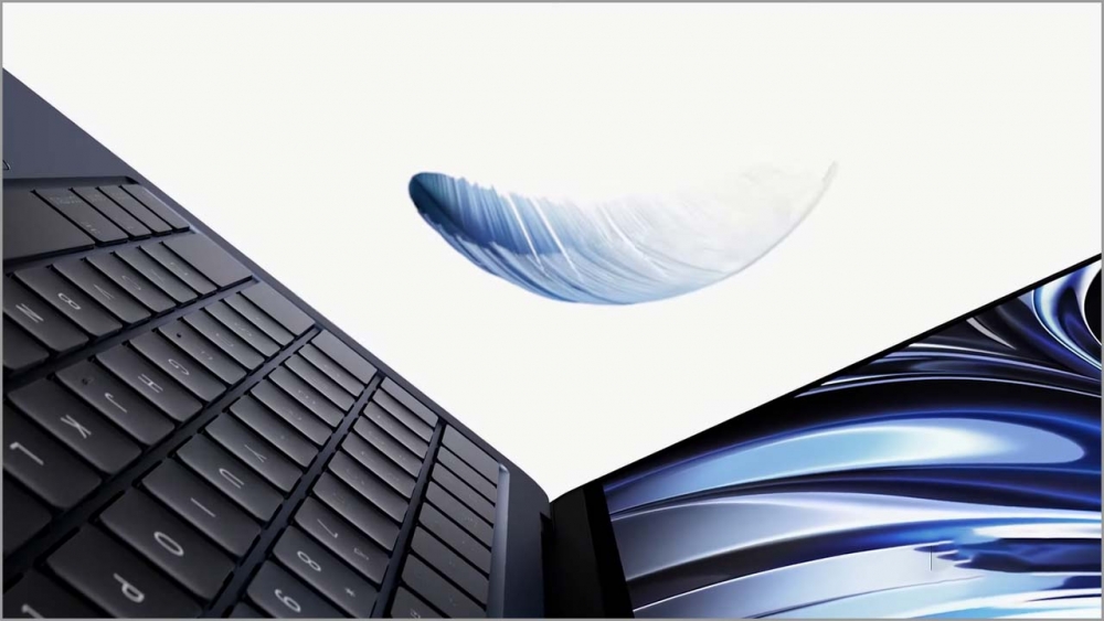 Về màu sắc, phiên bản năm nay 2022 Apple đã cho update thêm màu xanh đậm Midnight độc đáo, màu vàng nhạt và 2 màu bạc, xám quen thuộc, nâng số màu tổng của Macbook Air 2022 lên 4.