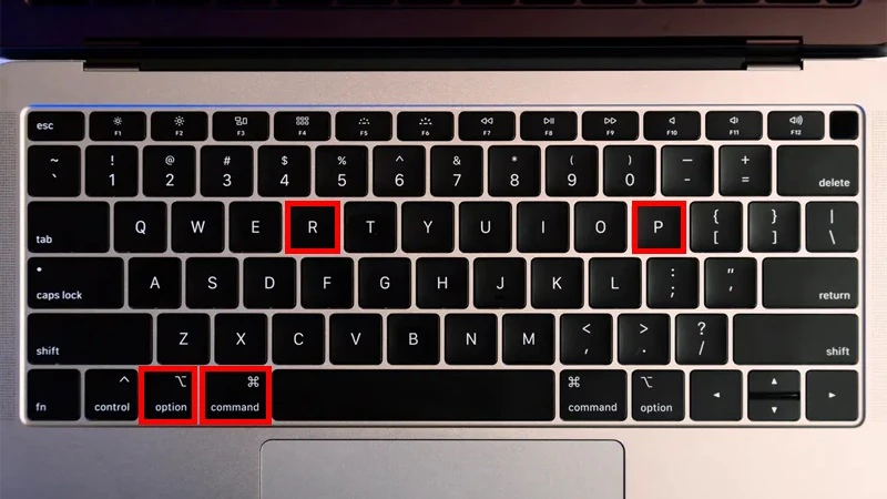 4 bước đơn giản tạm biệt màn hình sọc trên MacBook