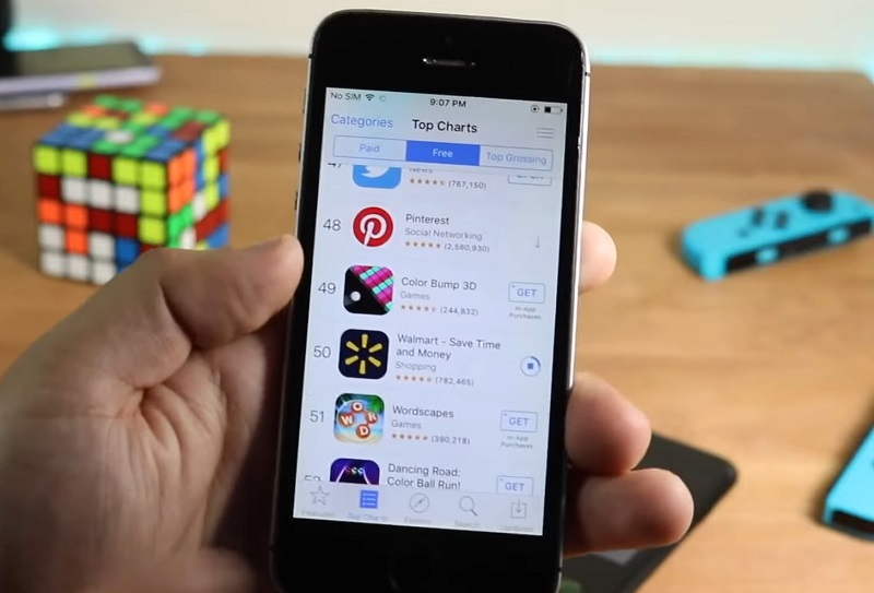 Cần sử dụng thêm thiết bị Apple thứ 2 để tiển hành tải ứng dụng về iPhone cũ 